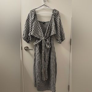 Maxi dress. Size L. New but no tags